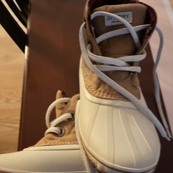 Sperry Woman’s waterproof boots - Picture 2 of 6